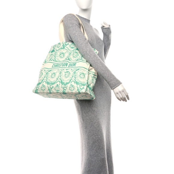 **LOW START** NWT 2pc-DIOR BEAUTE 2024 NOVELTY LINEN TOTE & Dior lipstick - Picture 1 of 7